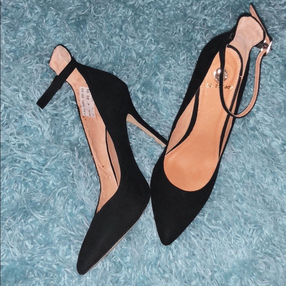 Classic black pumps